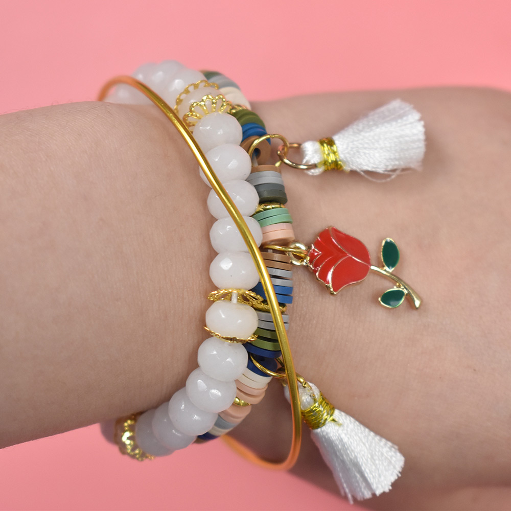 Мульти-браслет из глиняных бусин с подвесками-5