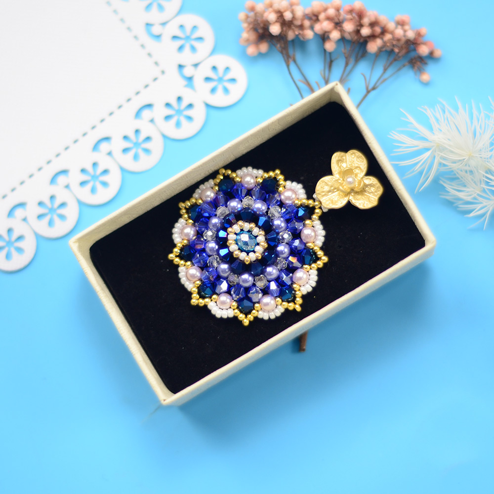 Великолепные серьги из хрустальных бусин