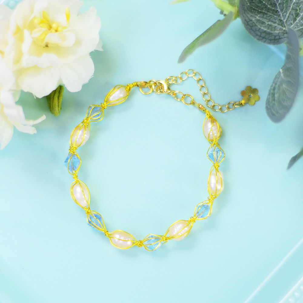 Очаровательный браслет с жемчугом в проволочной оплетке-8