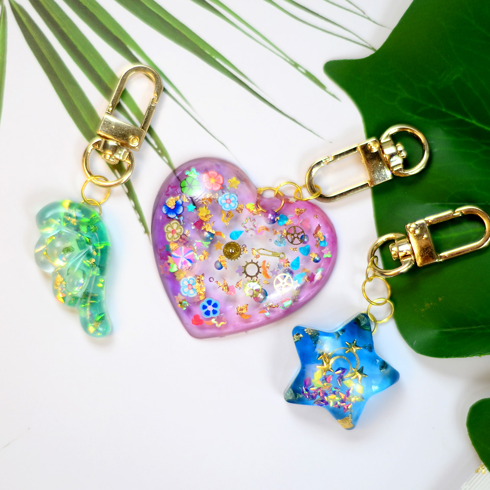 Брелок с прозрачной блестящей подвеской из смолы-1