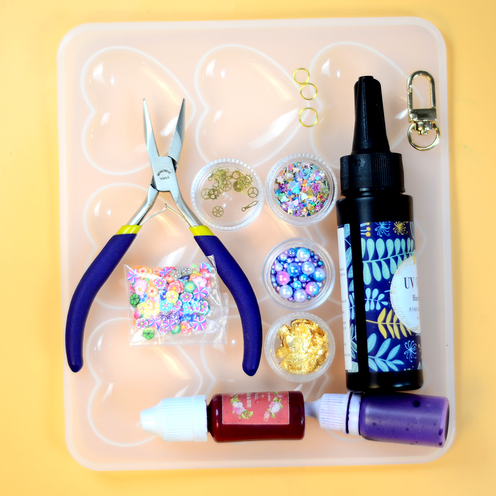 Брелок с прозрачной блестящей подвеской из смолы-2