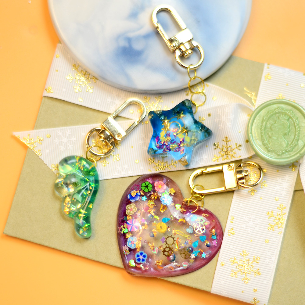 Брелок с прозрачной блестящей подвеской из смолы-7