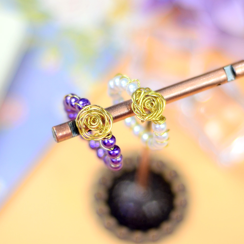 Кольца с жемчугом в форме цветка, обернутые проволокой-8