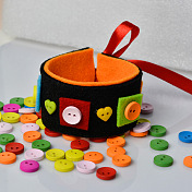 Bracelet large en feutre et boutons pour enfants