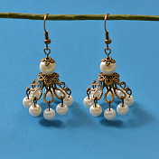 Kronleuchter-Ohrringe aus Perlen