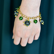 Bracelet à breloques en perles de verre vert