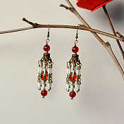 Boucles d'oreilles pendantes en perles de verre rouges de style vintage