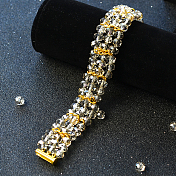 Armband aus Kristallglasperlen