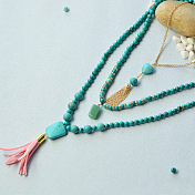 Collier à pendentif en perles turquoise à trois niveaux