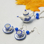 Service à thé en porcelaine, collier et boucles d'oreilles