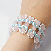 Bracelet large en perles de quartz rose avec perles nacrées