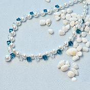 Collana di cristalli di perle blu e bianche