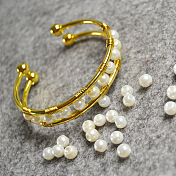 Bracelet doré avec perles