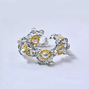 Bracelet en fil de cristal avec perles nacrées