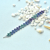 Elegante pulsera con perlas de vidrio y rocallas