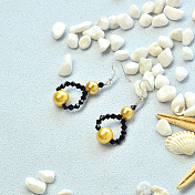 Pendientes de perlas simples y lindos