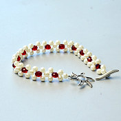 Elegant and Pure Bracelet with Pearl