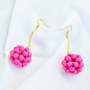 Dolci orecchini con perline di legno rosa
