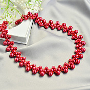 赤い真珠のネックレス