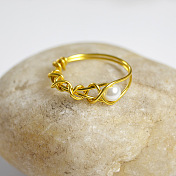 Simple Pearl Winding Ring