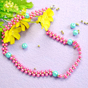 Collier de perles rose doux