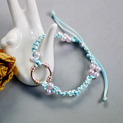 Dunkel türkis geflochtenes Armband mit Perlen