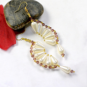 Pendientes de perlas en forma de abanico