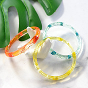 Bracelets en résine transparente