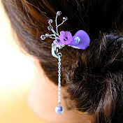 紫の花のヘアスティック