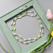 Joli collier de fleurs en perles de rocaille