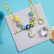 Collier chaîne de perles à motif de fleurs colorées