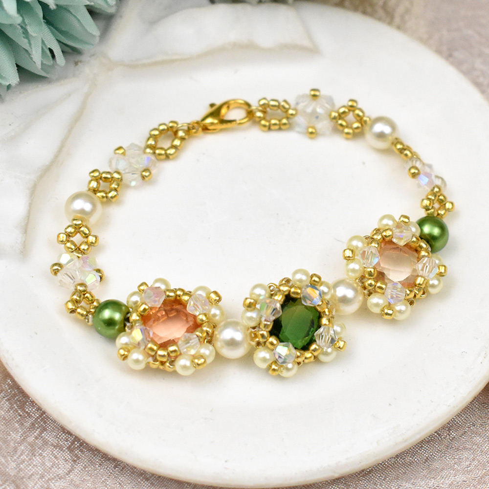 Браслет, обернутый стразами-5