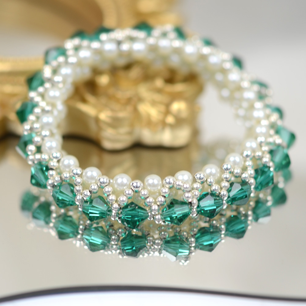 Зеленый двухконусный браслет из стеклянных бусин со стеклянными жемчужными бусинами-2