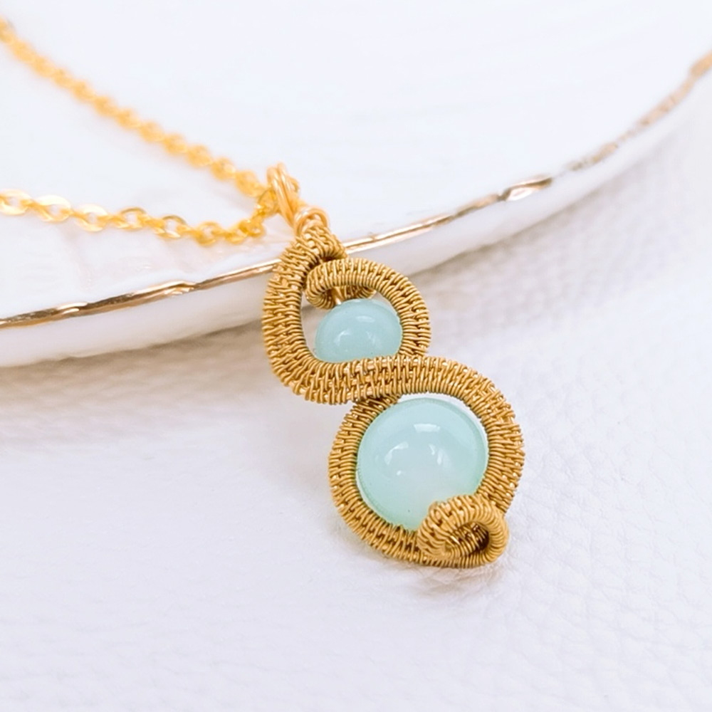 Подвеска в виде тыквы из проволоки с бусинами из драгоценных камней-1