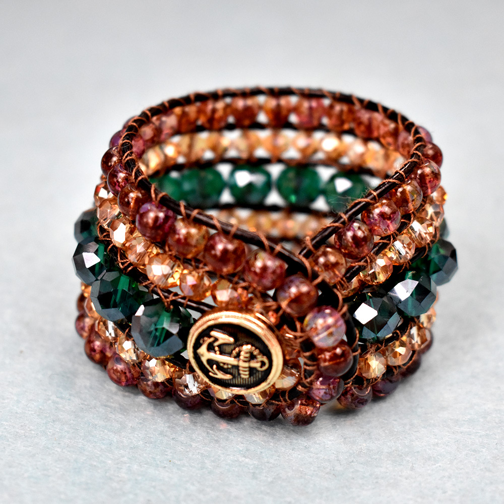 Многоярусный браслет из стеклянных бусин-7