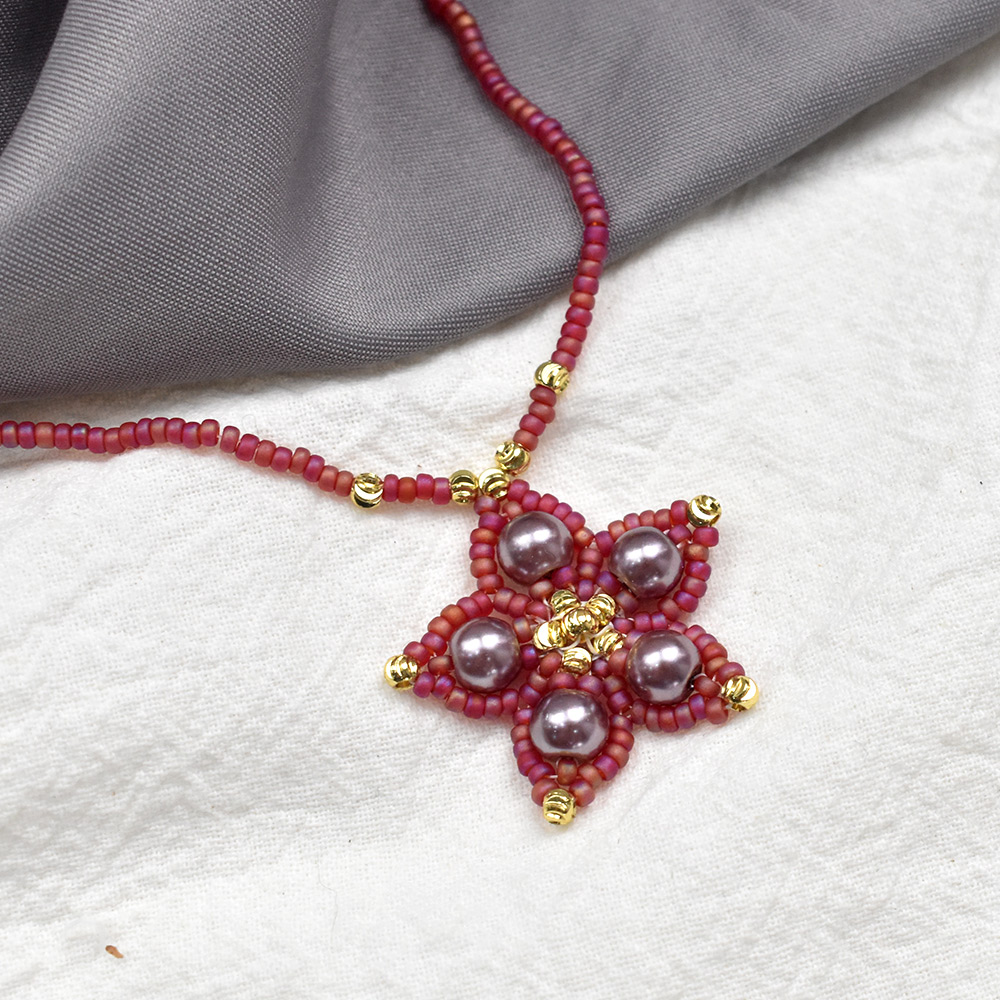 PandaHall Selected мастер-класс по изготовлению подвески-цветка со стеклянным жемчугом-6