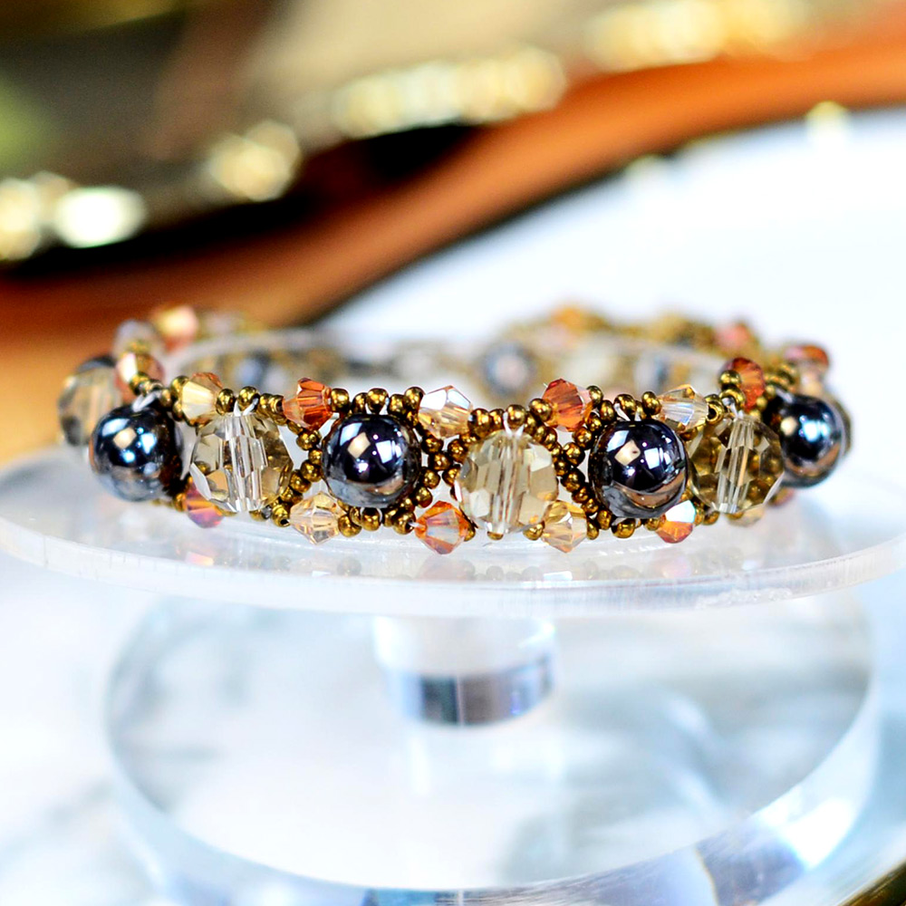 Винтажный браслет из бисера