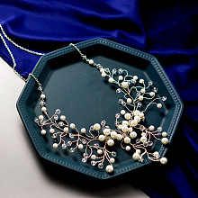 Elegant Necklace with Glass Beads and Pearls