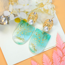 Earrings With Gradient Pendant Made Of Resin