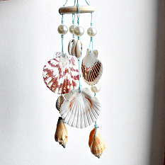 Windspiel aus Muschelperlen