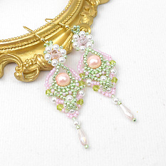 Весенние серьги из розового бисера