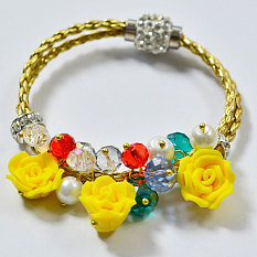 Bracelet cordon en cuir jaune avec perles fleurs