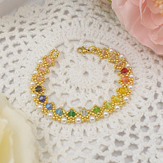 Красочный браслет из стеклянных бусин