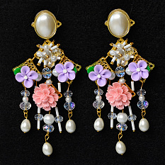 Boucles d'oreilles clous fleurs avec perles pendantes