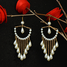 Boucles d'oreilles gracieuses en forme de lustre en perles