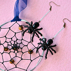 ハロウィン用の蜘蛛のビーズイヤリング
