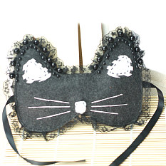 Милая маска черного кота на Хэллоуин