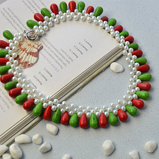Collier plastron en perles turquoise avec perles nacrées