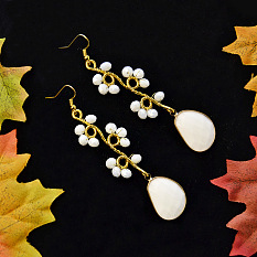 Boucles d'oreilles enveloppées de fil de perles de verre électrolytique blanc