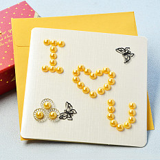 Carte de Saint Valentin avec cabochons de perles